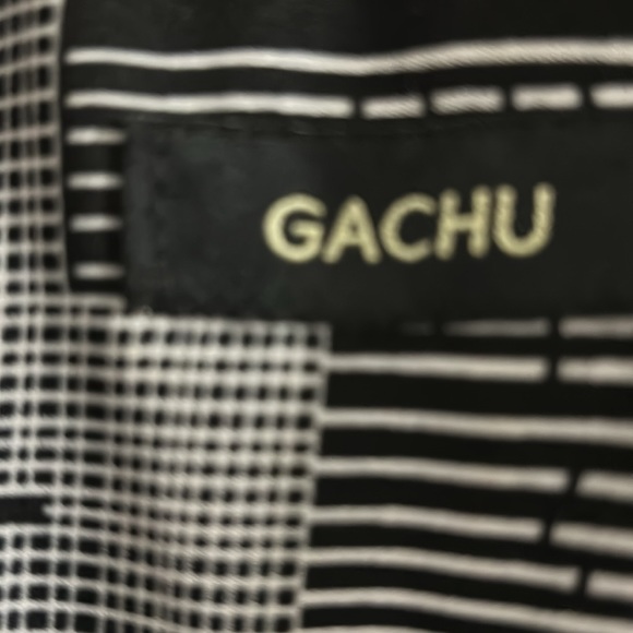 Gachu Men Black & White Geometric Design button up Short Sleeve Shirt. - Picture 4 of 5